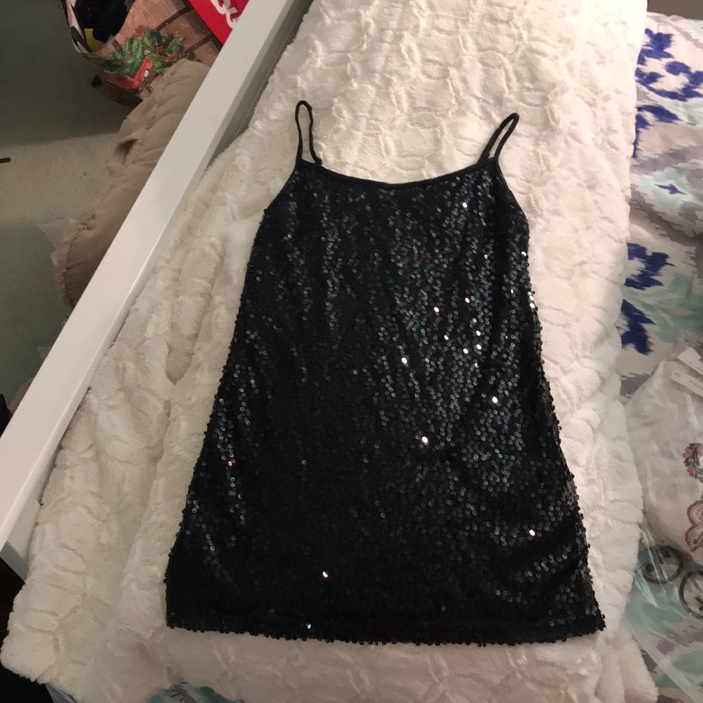 Black sequin tank. Great for a night out!🥂🍸🍾